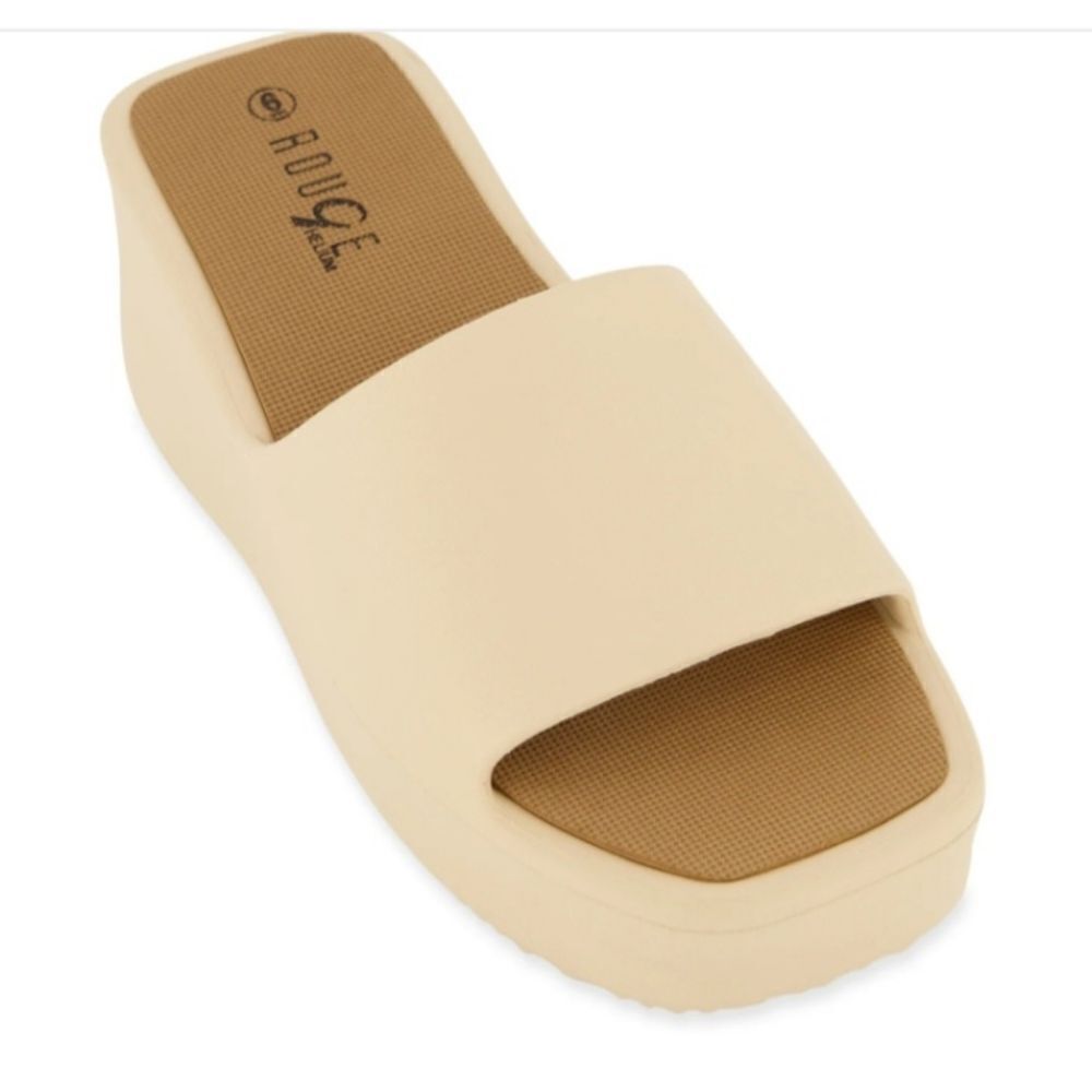 Ladie's nude platform sandals sz 8